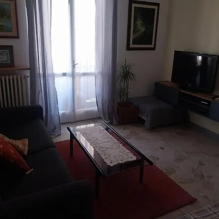 Διαμέρισμα Attenti Al Gatto!accommodation In The Town Center, On A Private Courtyard CastellʼAlfero