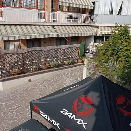 Διαμέρισμα Attenti Al Gatto!accommodation In The Town Center, On A Private Courtyard