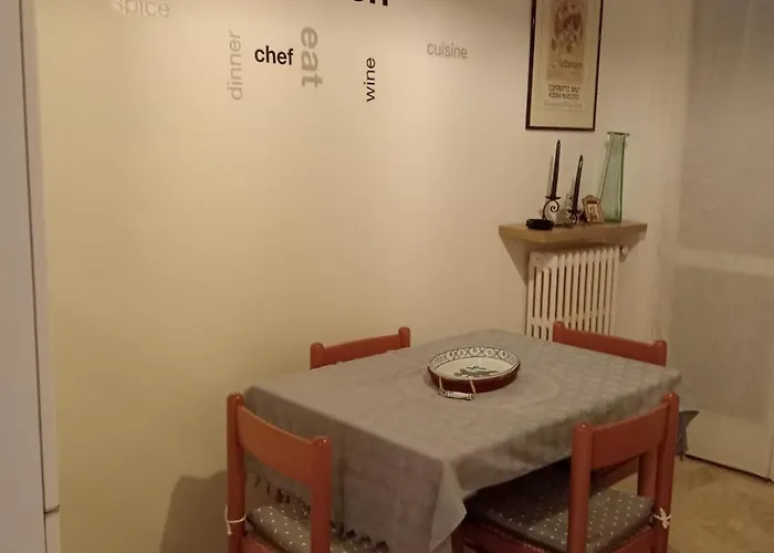 In The Town Center, On A Private Courtyard Apartment *